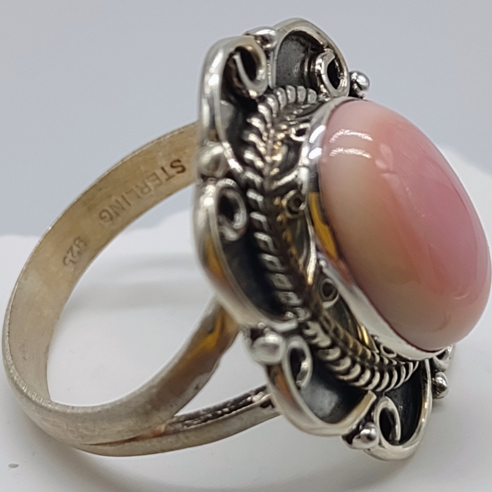 Vintage Navajo Sterling Silver Queen Pink Conch Shell Ring - Picture 2 of 9